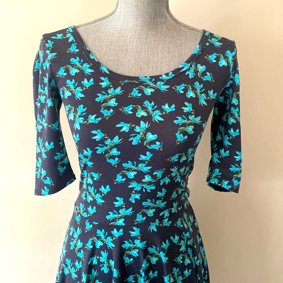LuLaRoe “NICOLE” FIT-AND-FLIRT MIDI DRESS SIZE EXTRA SMALL 🌟NWOT🌟 - Picture 3 of 12